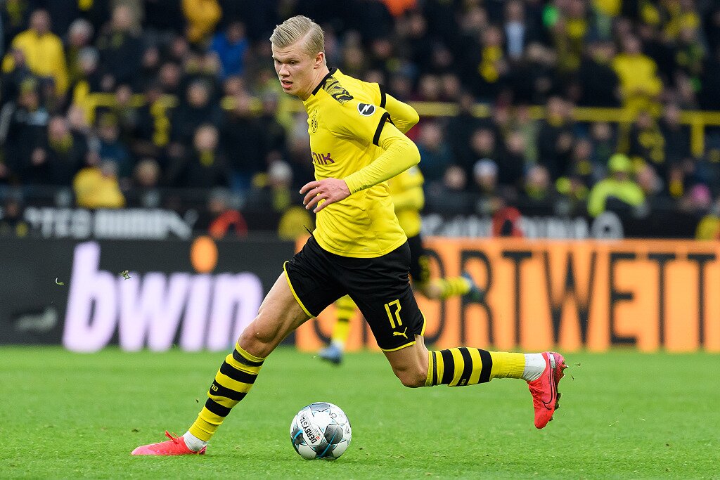 上海海港为备战三线作战，大范围调整阵容，清洗后防线，加强进攻，提升整体竞争力。