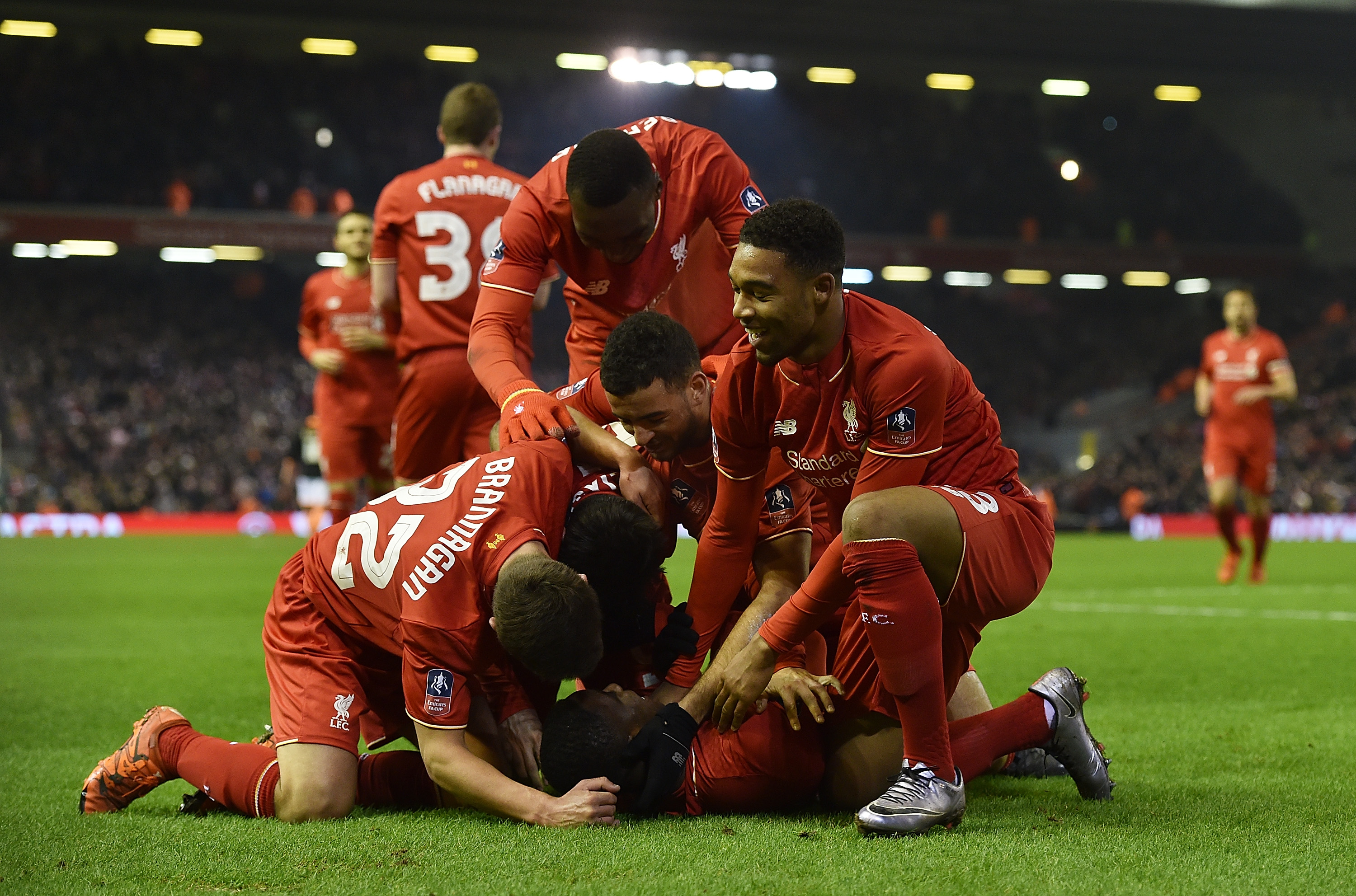 热火伤病报告：鲍威尔左脚踝扭伤将缺席今日对阵独行侠的比赛（热火官宣伤情：鲍威尔左踝扭伤，缺席今日战独行侠）