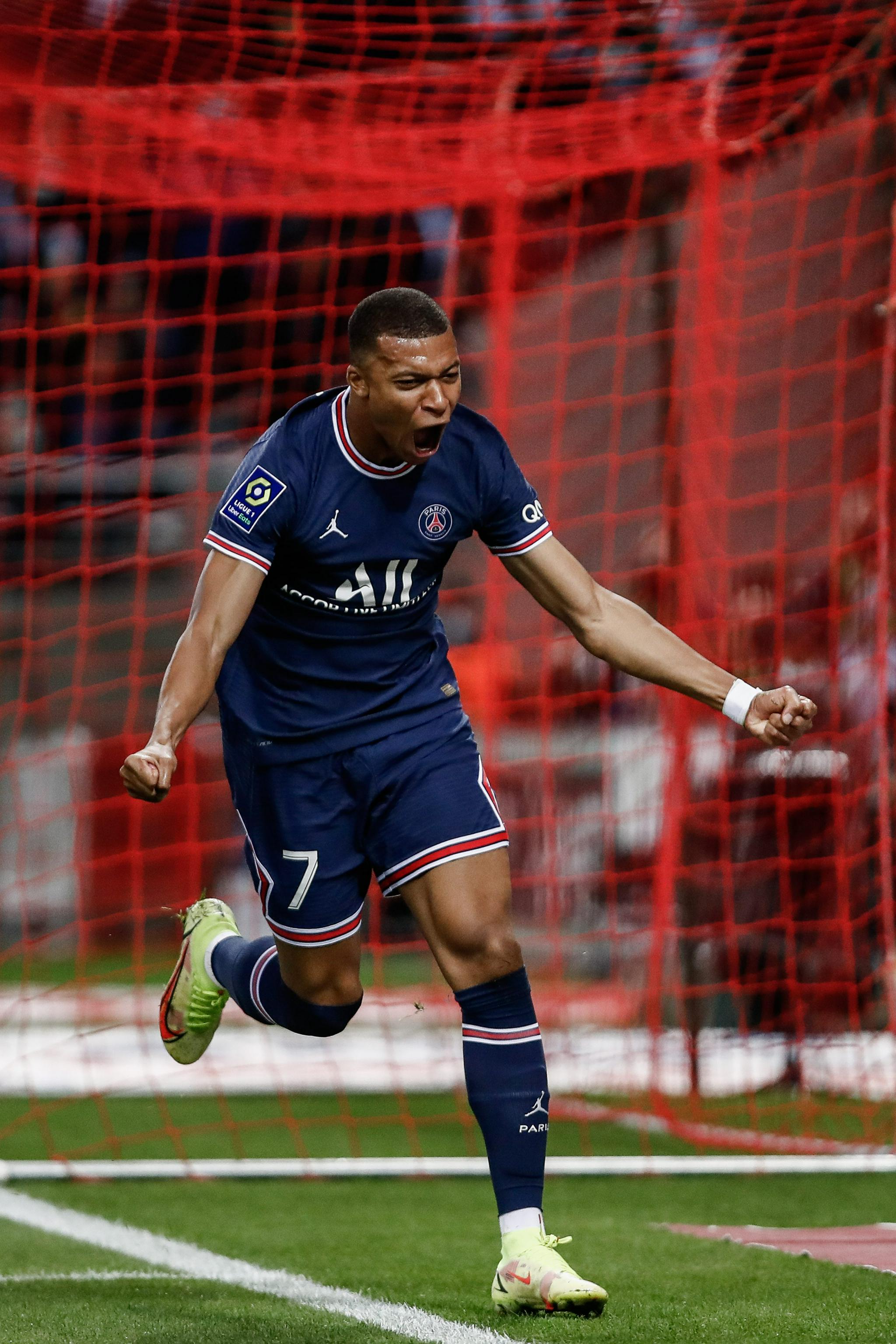 王楚钦孙颖莎续约洛杉矶，用默契降维打击新赛制（王楚钦孙颖莎洛杉矶续约，默契组合降维压制新赛制）