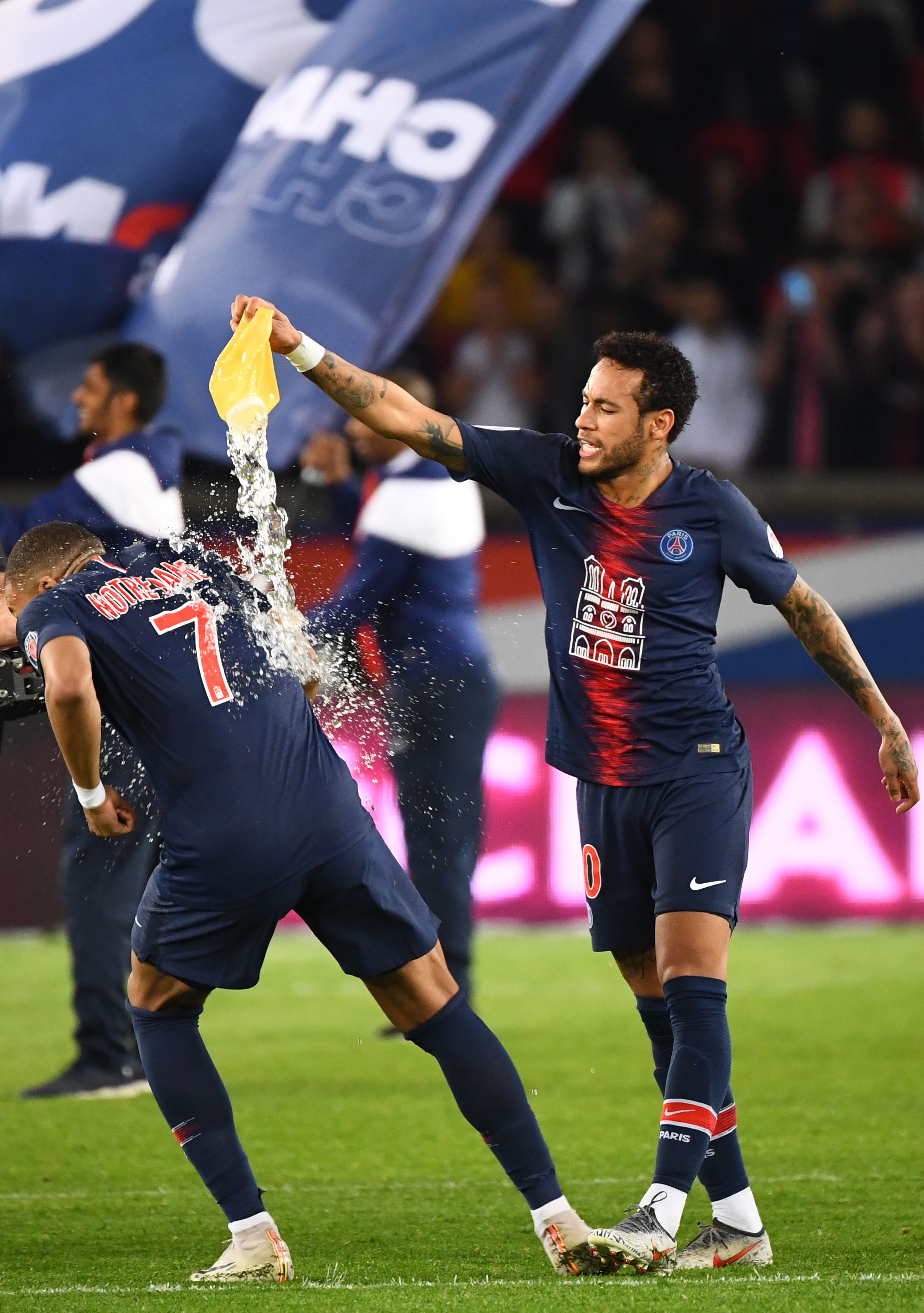 欧冠淘汰赛前瞻：拜仁客战巴黎,（欧冠淘汰赛前瞻：拜仁做客挑战巴黎）