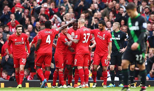 曼联后防连连犯错饱受批评（曼联防线失误不断，备受质疑）