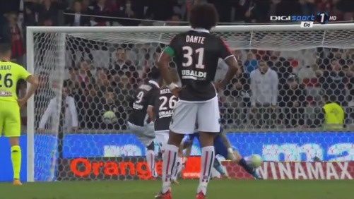 巴萨梅西任意球破门助球队领先