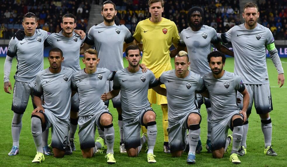 湖人半场高效，两项命中率均超5成，两队狂轰16记三分