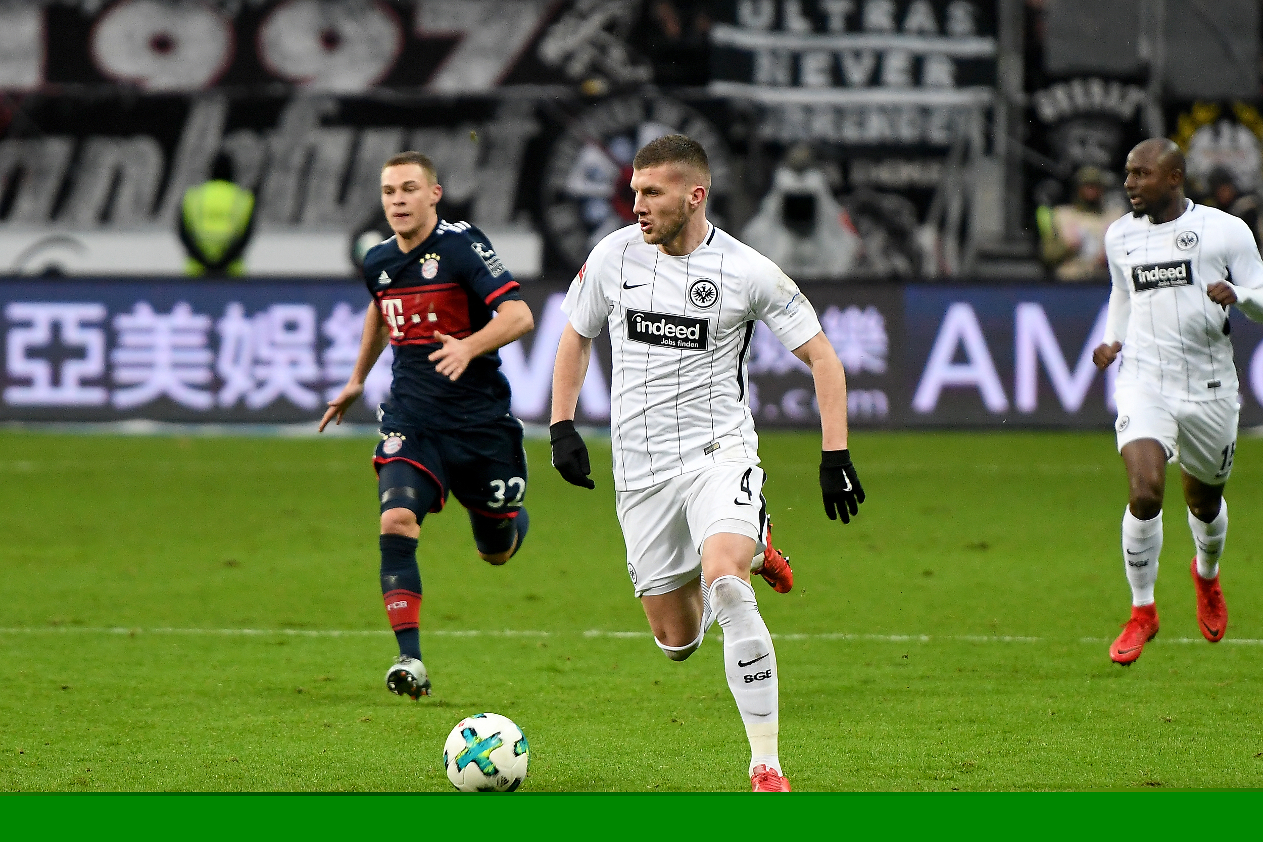 德转统计国家队出场时间前20：C罗、梅西前2，布冯、魔笛上榜（德转发布国家队出场时间TOP20：C罗梅西包揽前二，布冯、魔笛在列）