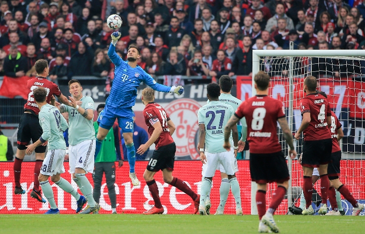 仅向中国球迷致歉！布莱顿删三笘薰与战犯合照 菲律宾：我们呢？（布莱顿删除三笘薰与“战犯”合影仅向中国球迷道歉，菲律宾发声：我们呢？）