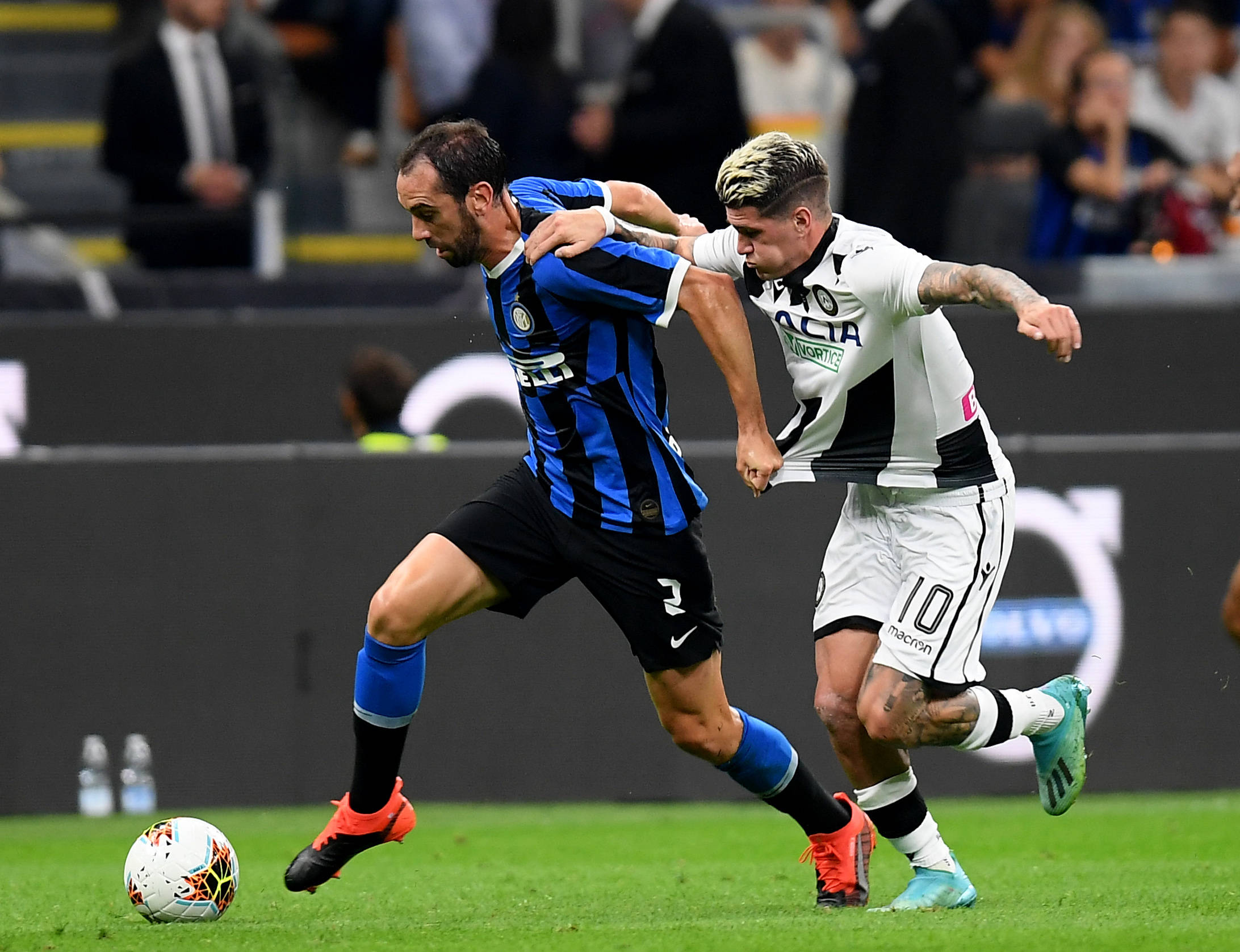 韩足晚报（2025.12.13）金泉和尚武明年恐迎来双输（韩国足坛晚报（2025.12.13）：金泉与尚武明年恐双双失利）