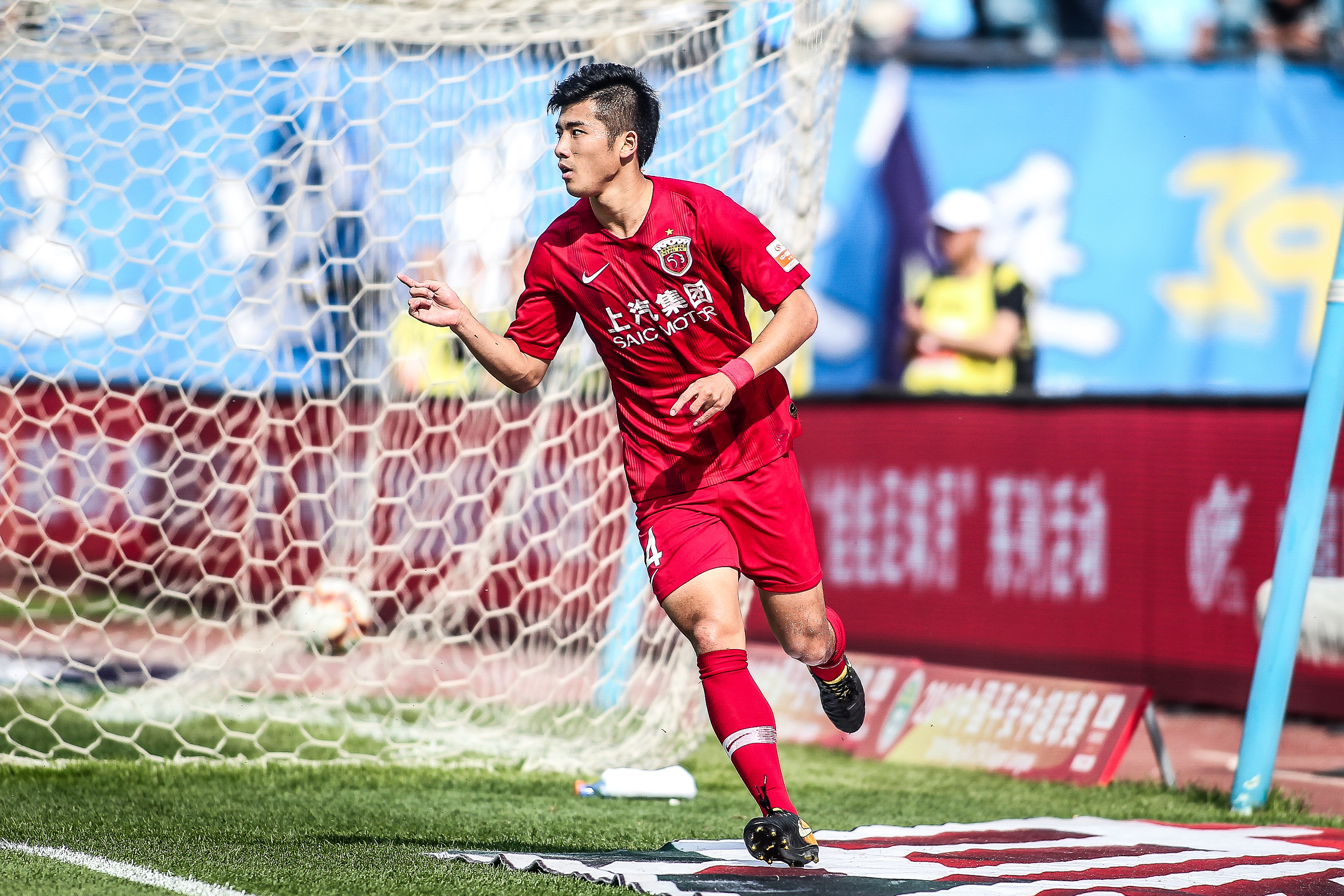 谁更强？卡博尔近3场攻入6球，恩苏近8次破门均为首开纪录（强强对比：卡博尔近三战轰入6球，恩苏近8次破门全部首开）