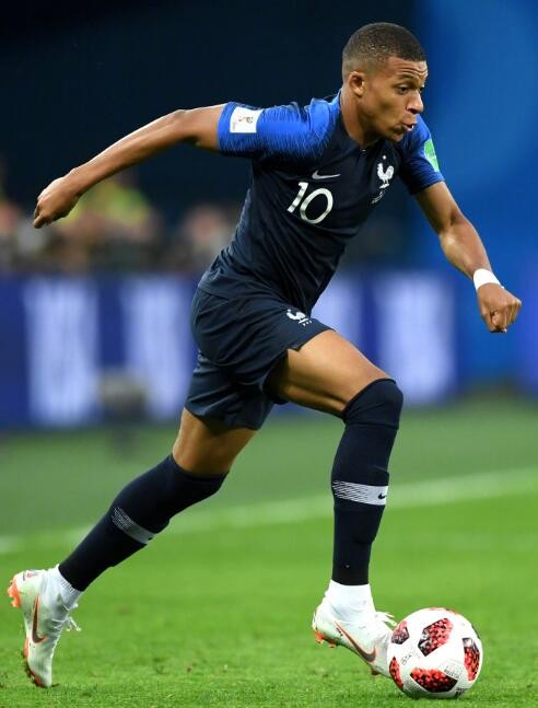 德罗西拿到执教热那亚首胜，目前带队成绩1胜2平保持不败（德罗西收获执教热那亚首胜，率队1胜2平延续不败）