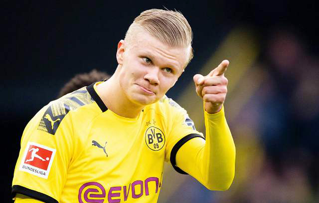 那不勒斯0-0法兰克福，麦克托米奈失良机，埃尔马斯造险（那不勒斯0-0战平法兰克福：麦克托米奈错失良机，埃尔马斯制造险情）