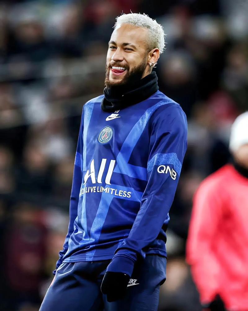 意天空：埃尔莫索伤愈复出，预计将在罗马对阵那不勒斯时首发（意天空：埃尔莫索伤愈归来，罗马对阵那不勒斯或将首发出场）