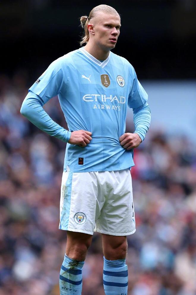 他是申花最被低估的球员，为俱乐部宁愿枯坐板凳，今年只出场一次（申花的隐形功臣，甘为球队坐冷板凳，本赛季仅登场一次）